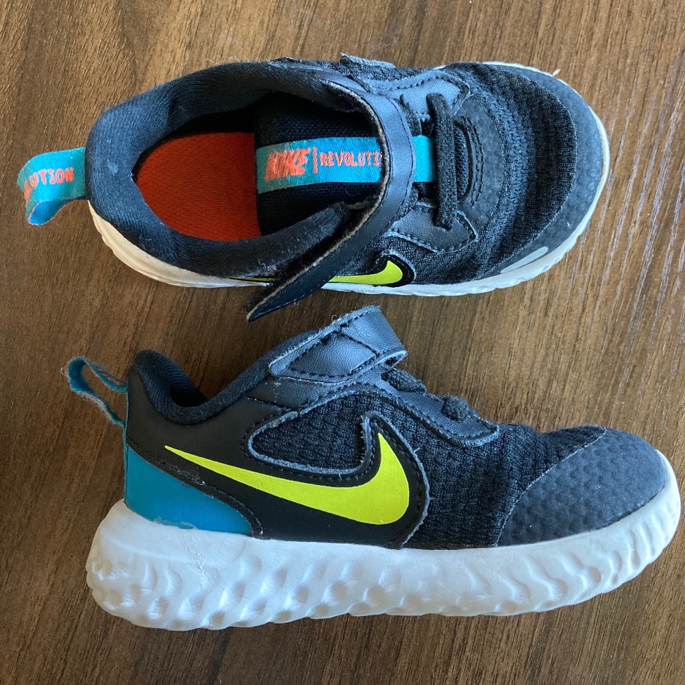 Nike toddler sneakers size 6